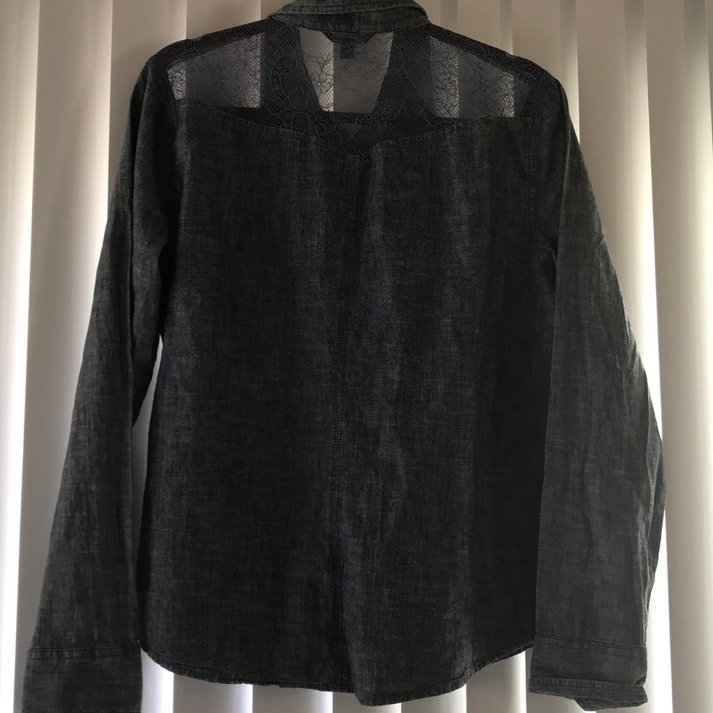 Button up - Picture 3 of 5